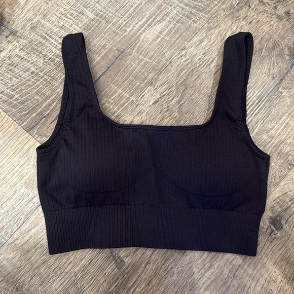 🔥NEW Black Women's Workout Set of leggings and Top🔥 - Picture 2 of 4